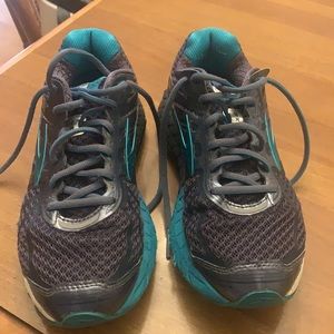 Brooks Ariel 16